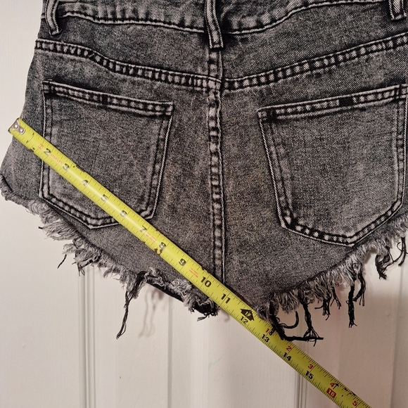 Shorts - Picture 6 of 7